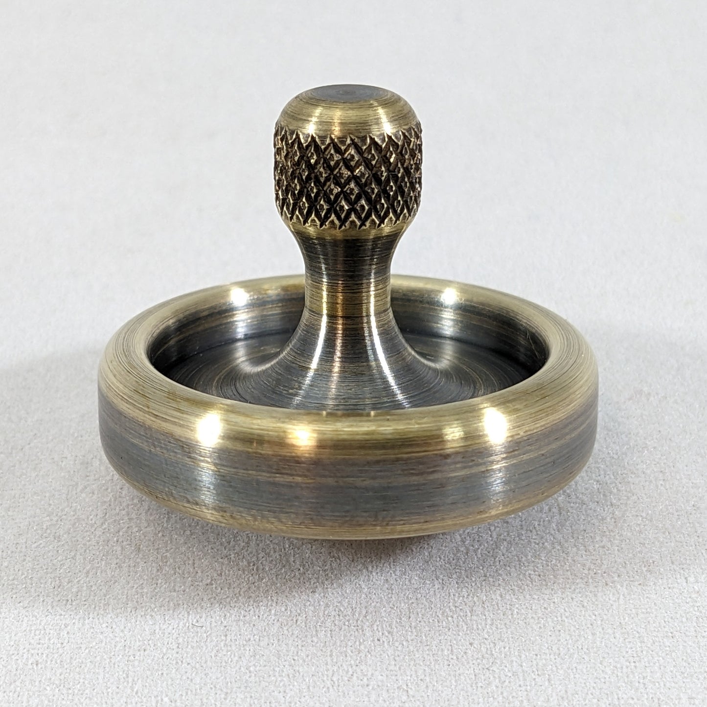 Dynamo - Antique Brass Ring w/ Knurled Grip Spindle