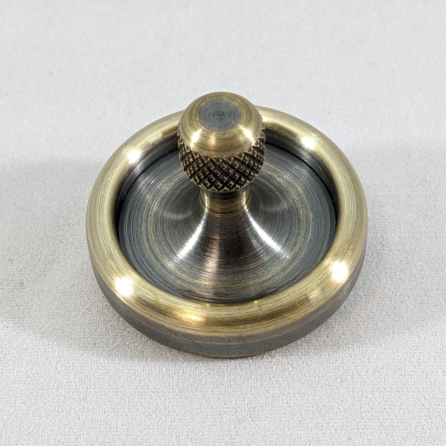 Dynamo - Antique Brass Ring w/ Knurled Grip Spindle