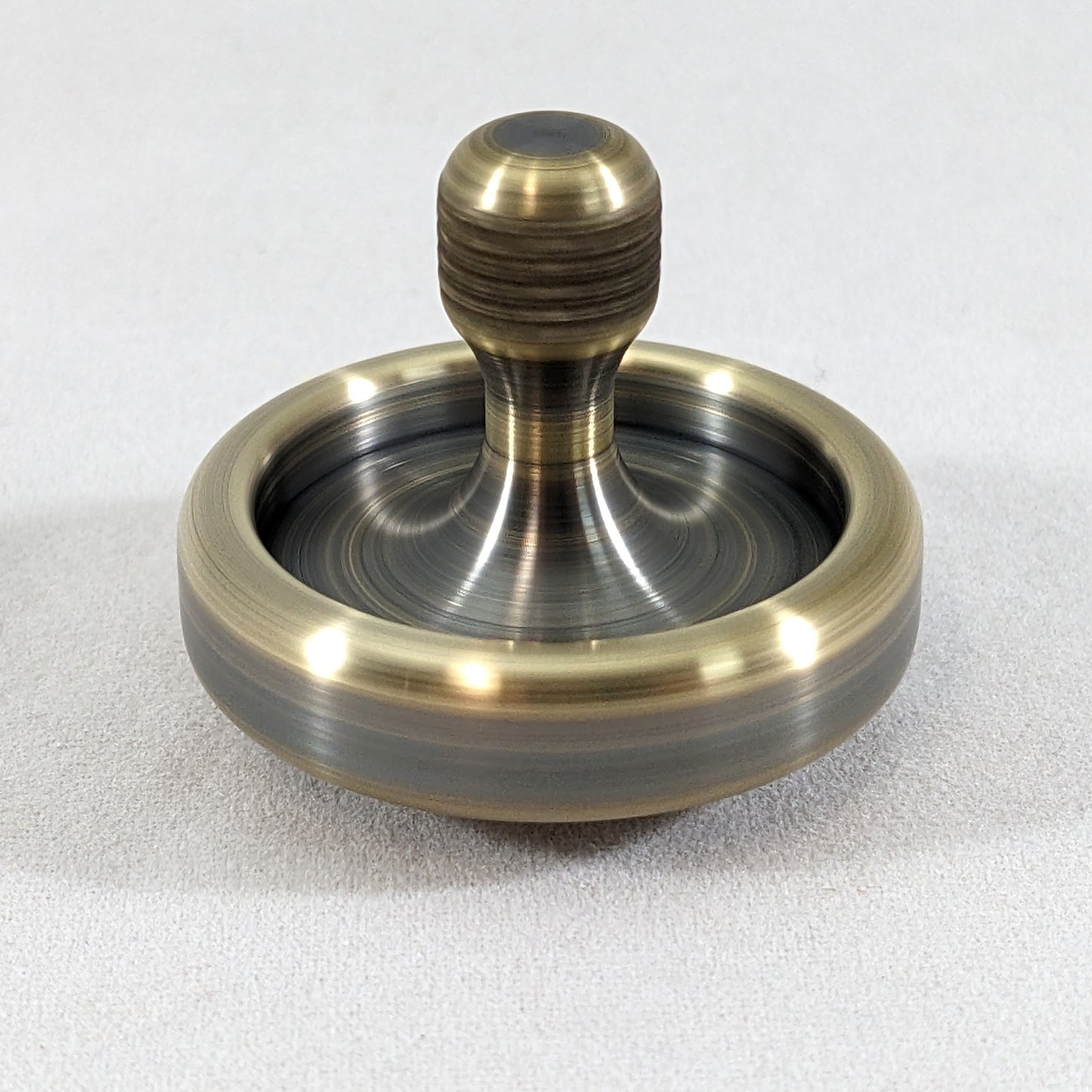 Dynamo - Antique Brass Ring w/ Knurled Grip Spindle