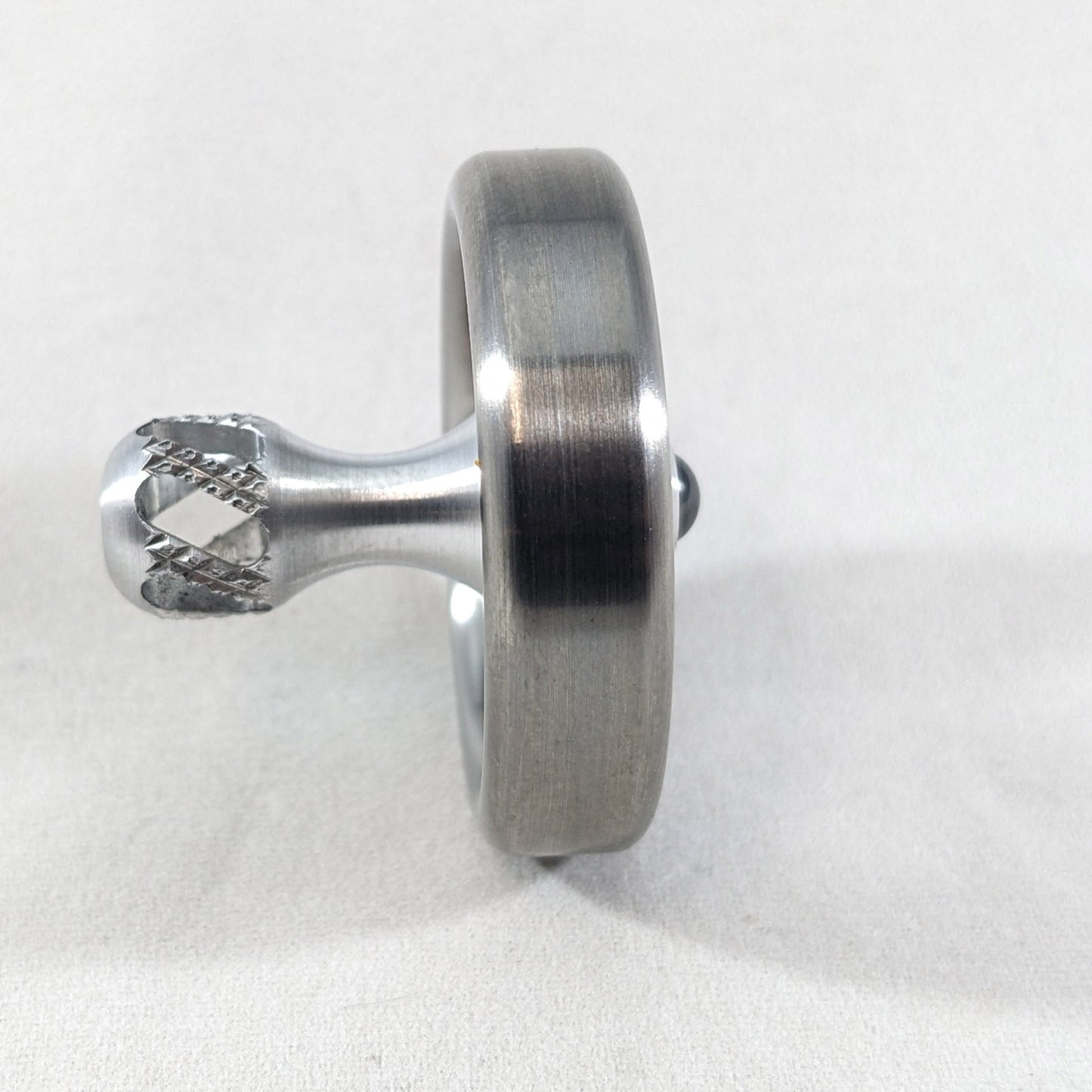 Dynamo - Tungsten & Aluminum Spin Top w/ Super Grip Spindle & Ceramic Bearing