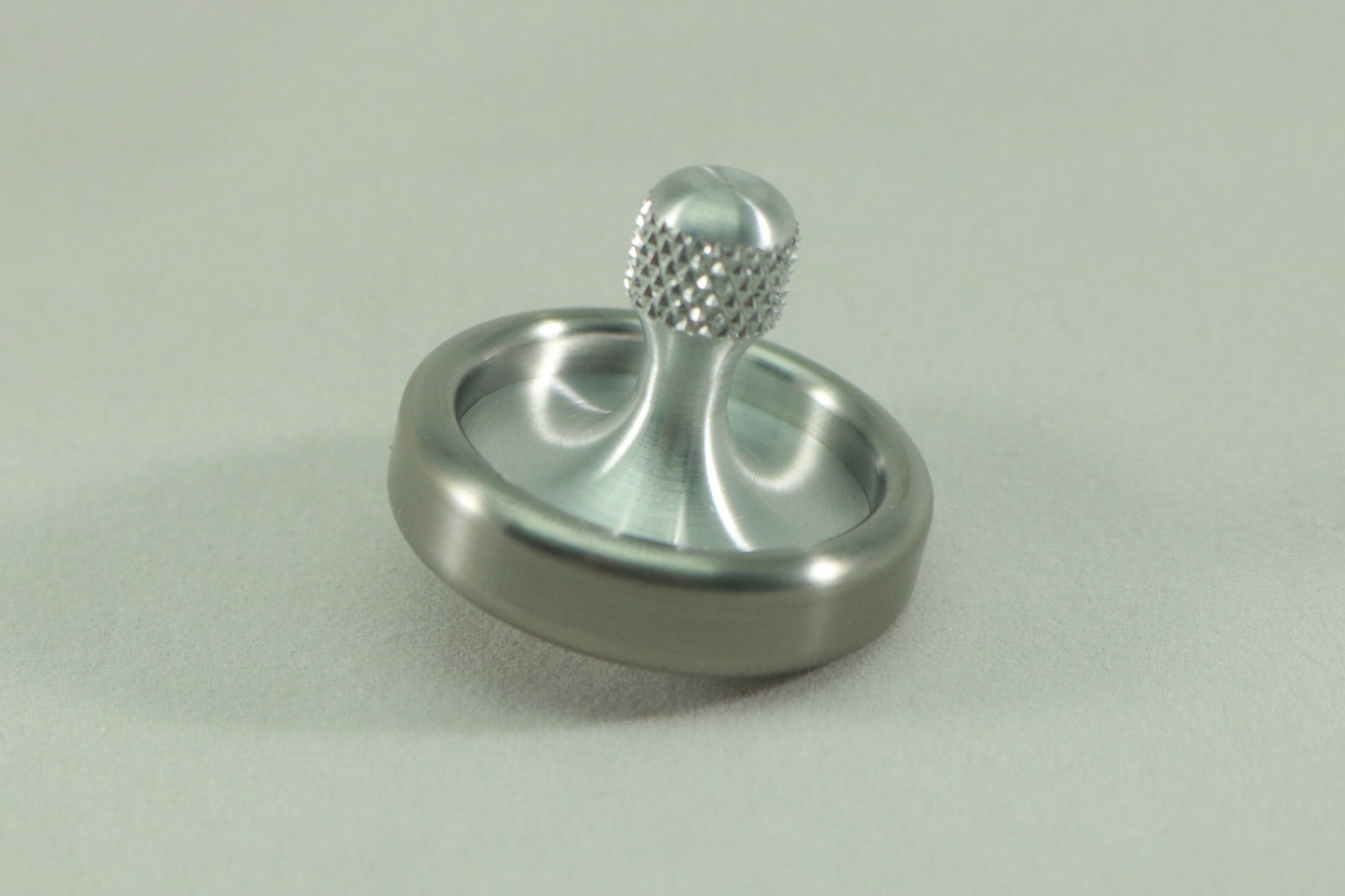 Dynamo - Tungsten & Aluminum Spinning Top w/ Knurled Grip and TC Bearing