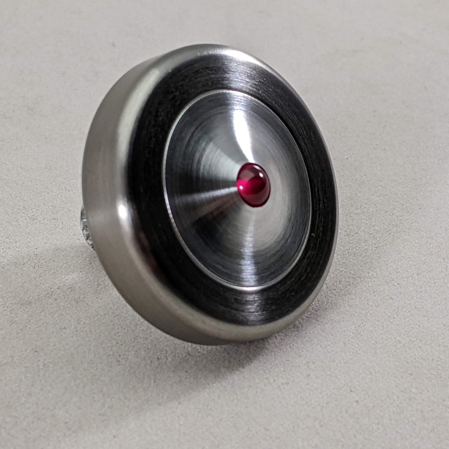 Dynamo - Tungsten and Aluminum Spin Top w/ Super Grip Spindle & Ruby Bearing